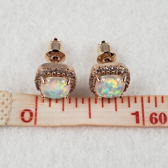 18k Cushion Cut Opal Studs - Picture 5 of 6